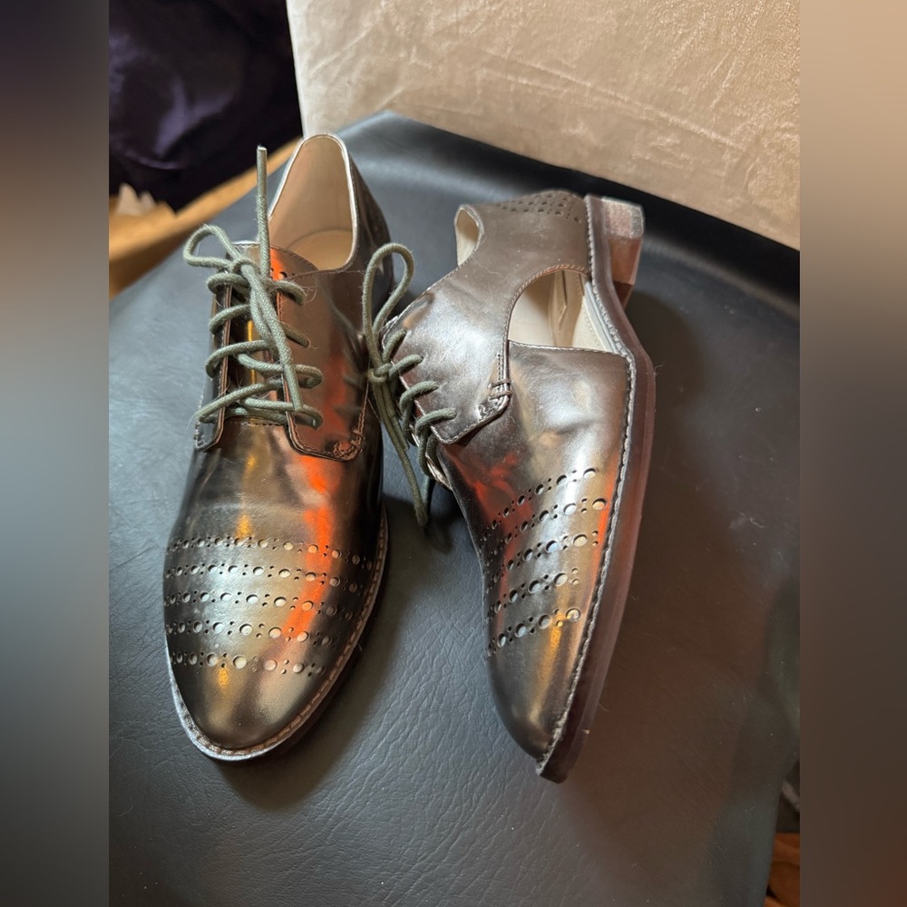 Louise Et Cie Cut Out Oxfords - Picture 3 of 5